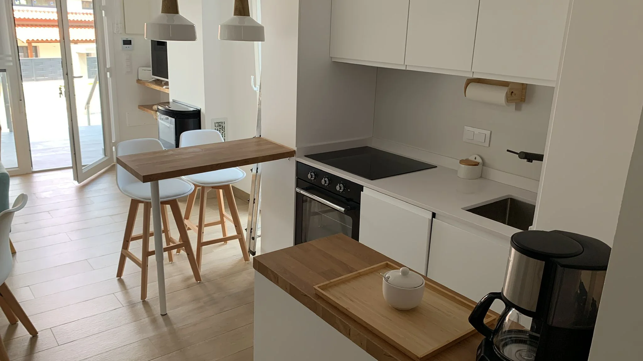 Cocina equipada con encimera de piedra yMLE builtin